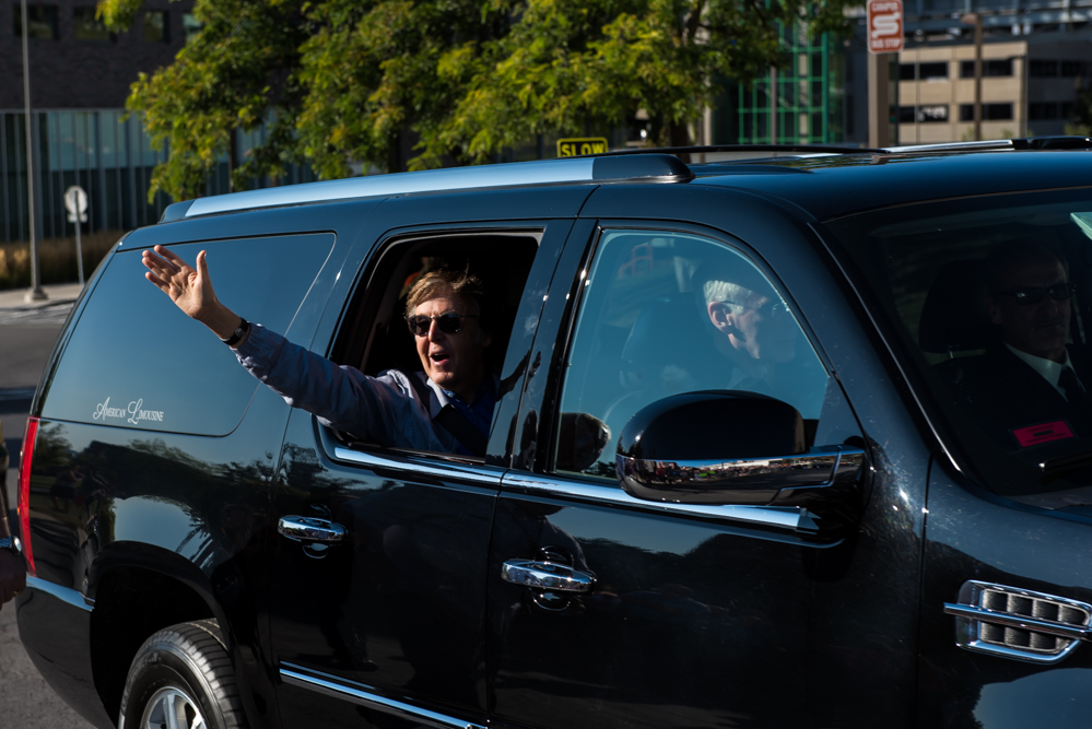 Paul_McCartney_Drive_By_Syraucse_September_23rd_2017_4421