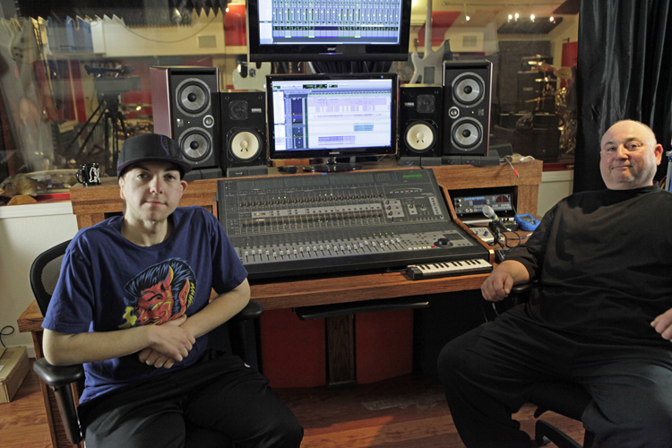 Alex_and_Peter_in_front_of_console