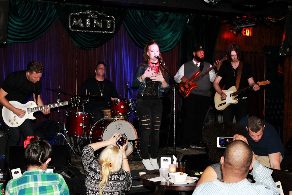 los angeles concert review tarra layne