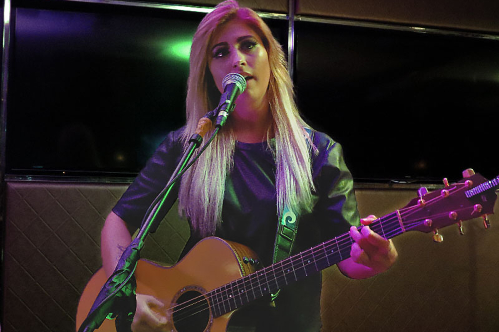 Jessica Meuse live review photo by Heather Allen