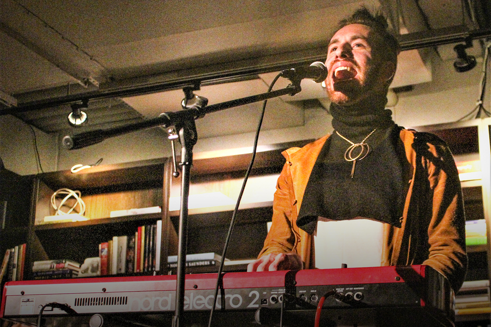 Michael Blume live review - Photo by Mark Shiwolich