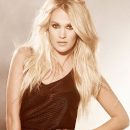 Carrie Underwood signs with UMG