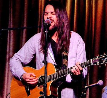 Travis Marsh - live at Hotel Cafe - photo credit: Manny Dominguez