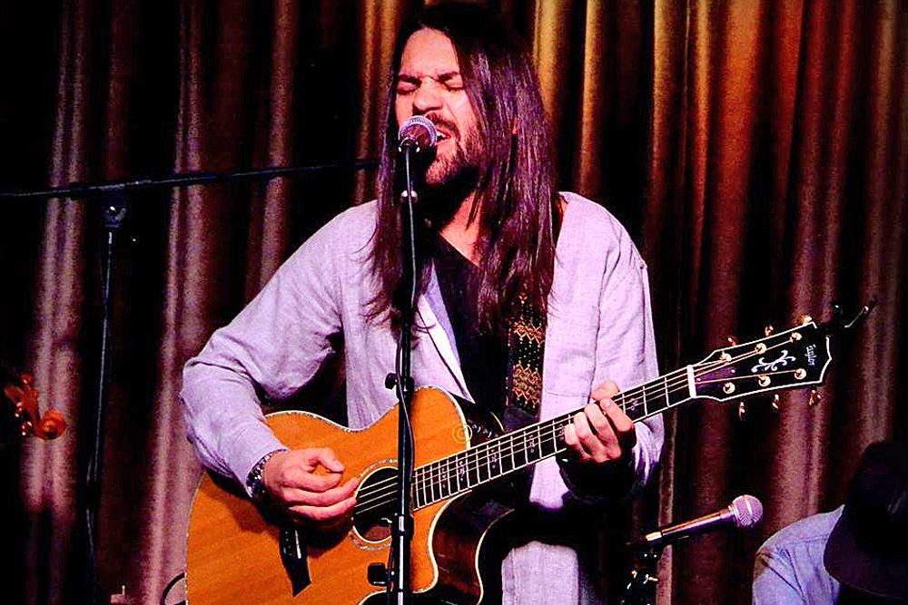 Travis Marsh - live at Hotel Cafe - photo credit: Manny Dominguez