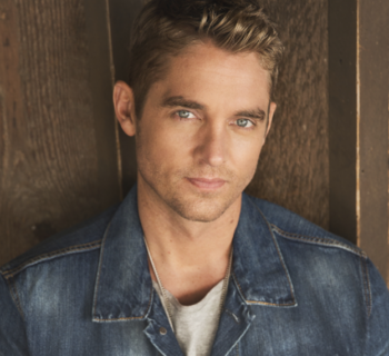 Brett Young signing story