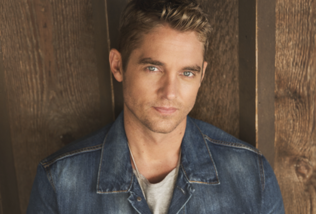 Brett Young signing story