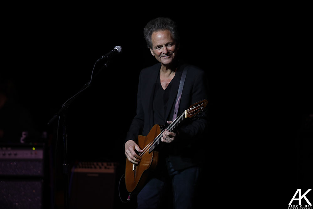 A música Trouble foi lançada em 1981 pela banda Lindsey Buckingham. MU