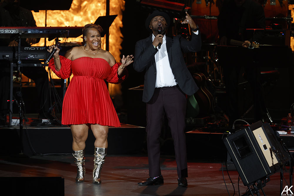 Teddy & Tina Campbell 'Christmas At Our House