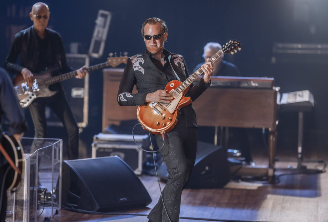 Joe Bonamassa - Are You Experienced - A New Day Chords & Tab